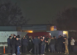 Незаконные фрукты и долги по машинам: что творилось сегодня  на таганрогском рынке 