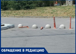 Жители дома по улице Чехова настырно перекрывают проезд около себя