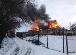 Огонь оставил четыре семьи без крыши над головой в Таганроге