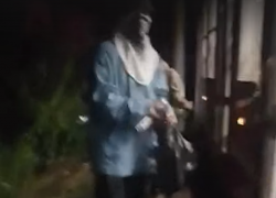 «Сделаем, уйдём, трогать не будем» - в Таганроге вандалы расписали трамвай на глазах у водителя