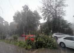 Таганрог в центре разгула стихии: горожанам рекомендовано оставаться дома