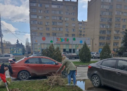 Таганрожцы выразили любовь к городу через субботник