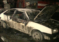 В Таганроге в пожаре пострадала отечественная  «восьмёрка»