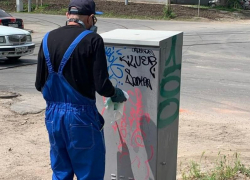  Наказание или показуха? – таганрожцы стали сомневаться в "отработке" вандала, разрисовавшего трамвай