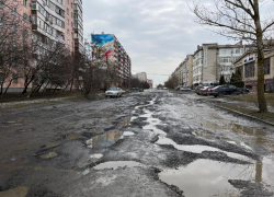 Улица, названная в честь мэра Таганрога, похожа на луну в кратерах