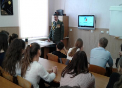 «Армейский чемоданчик» побывал в таганрогском лицее № 28