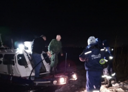 Четверых подростков спасли с дрейфующей льдины в Таганроге