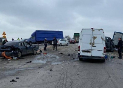 В массовом ДТП под Таганрогом пострадала женщина