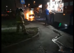 Таганрогские пожарные не смогли сразу потушить «Опель»