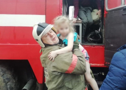 Огнеборцы спасли шестерых детей в пожаре под Таганрогом