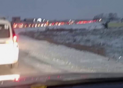 Жители сёл под Таганрогом застряли по пути в город из-за ДТП под Комаровкой