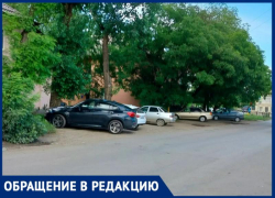 4 месяца назад «Благоустройство» Таганрога должно было установить ограждение, но оно так и не появилось