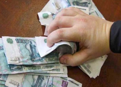 Под Таганрогом на судебного пристава, переводившего своей матери деньги должников, завели уголовное дело