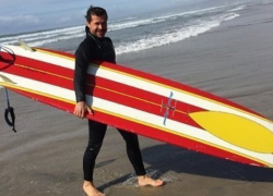 Таганрожец Павел Деревянко занялся серфингом в первый раз