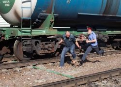 Полиция поймала таганрожца, воровавшего чермет с грузового поезда