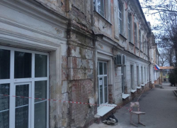 В Таганроге одна из лучших школ России ветшает и сыпется на глазах