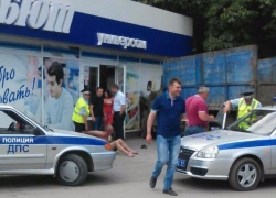 В Таганроге пьяный водитель грузовика убегаю от погони протаранил магазин