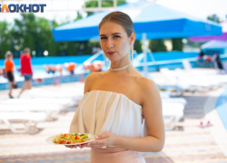 Конкурсантка «Мисс Блокнот Таганрог» Александра Щербина и её «шедевр кулинарного искусства»