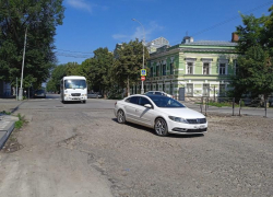 Таганрожцы создают мемы и постят смешные видео на тему переноса сроков ремонта ул. Петровской