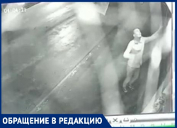В Таганроге мужчина сорвал российский флаг со здания рынка