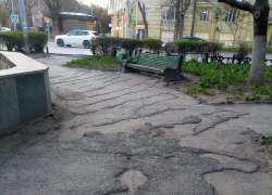 Десятилетия без ремонта: таганрожцы  обеспокоены пейзажем у СКЦ «Приморский»