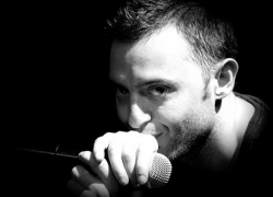 Телеканал Китая переозвучил клип таганрожца Ромы Зверя