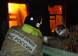 Сотрудники МЧС почти час тушили пожар в частном доме в Неклиновском районе 