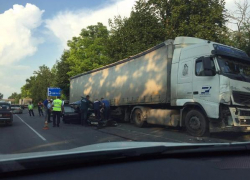 Под Таганрогом в ДТП с участием фуры погиб водитель