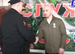 В Таганроге участника СВО наградили медалью «За отвагу»