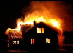 Крупный пожар случился в Таганроге на 4-ом Мариупольском переулке