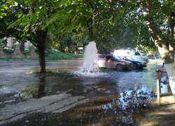 Лопнувшая труба оставила без воды таганрожцев в районах Западный и Русское поле