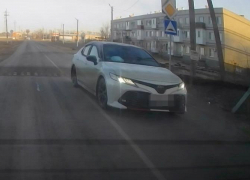 "Что у него в голове?!": таганрогские водители люто негодуют из-за грубых нарушений лихача