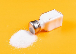 Не только гипертония и жажда: у соли нашли еще один побочный эффект