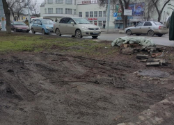 Центральная улица Таганрога становится похожа на заброшенную дорогу деревни