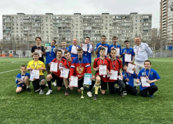 Юные таганрожцы взяли почётное место на региональном состязании по мини-футболу