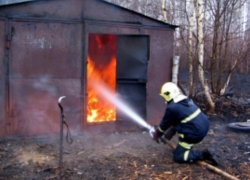  В Таганроге рано утром сгорел гараж, вместе с «ВАЗом» в нем