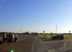 В тройной аварии на трассе Ростов-Таганрог пострадал ребенок, ехавший в автокресле