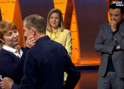 Реакция очень удивила: таганроженка в студии "Жди меня" встретилась с родным братом, о котором даже не знала