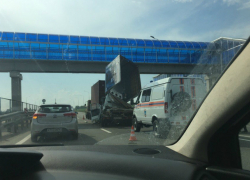 ДТП с участием фуры произошло на трассе Ростов-Таганрог, есть жертвы