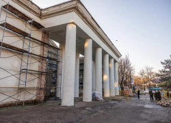 Ремонт фасада СКЦ «Приморский» не закончили в установленный срок