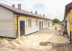 "Гетто из бараков": таганрожцы возмущены блокированными домами для детей-сирот