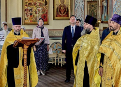 Андрей Фатеев посетил праздничную литургию в Никольском храме Таганрога