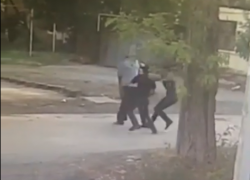 Вооруженные ножом налетчики украли у таганрожца 9 млн рублей