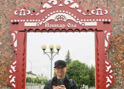 «Выпускники, вас снимает Рома Зверь!»: музыкант поделился фото с прогулки по Йошкар-Оле