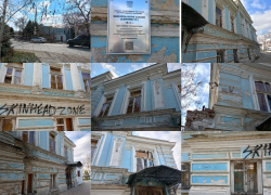 Повесили табличку и успокоились: на Александровской площади погибает здание 1814 года