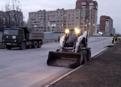 МКУ «Благоустройство» начало весеннюю уборку дорог Таганрога