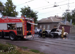 В Таганроге во время движения загорелась «Ауди»