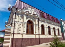 За сколько в Таганроге продают гостиницу, расположенную в здании XIX века?