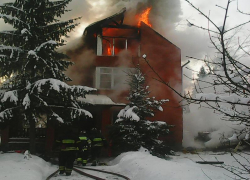 И снова пожар: в таганрогском садовом товариществе "Дружба" горел частный дом