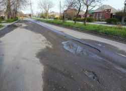 "Что за прелесть? Что за милота?": состояние дороги на Энергетической вызвало гневную иронию таганрожцев
